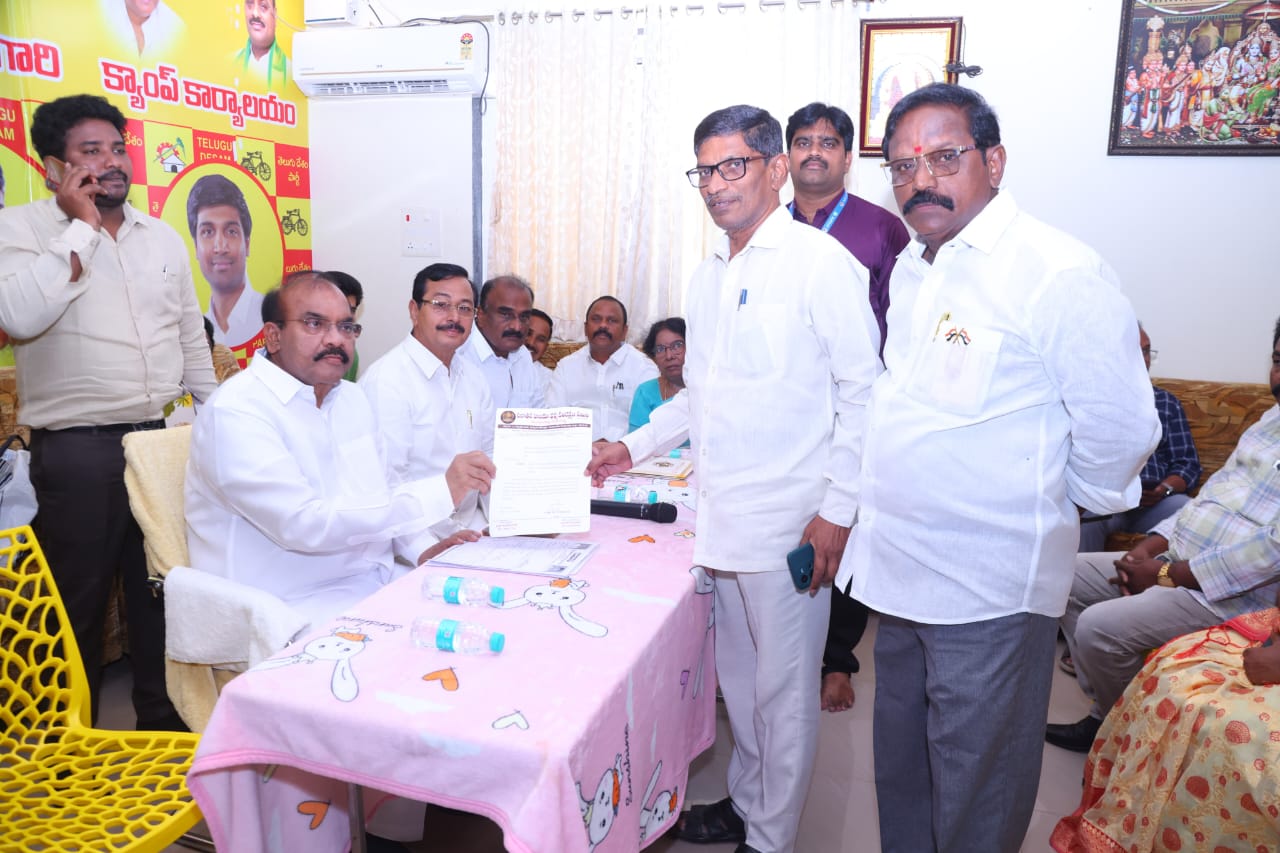 చిలకలూరిపేటలో దేవాలయ నిర్మాణానికి ఆర్థిక సహాయం కోసం చిలకలూరిపేట ఎమ్మెల్యేకు వినతి